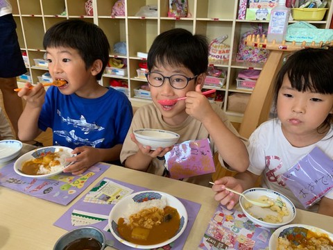 みんなで作ったカレーはと〜ってもおいしい♪
