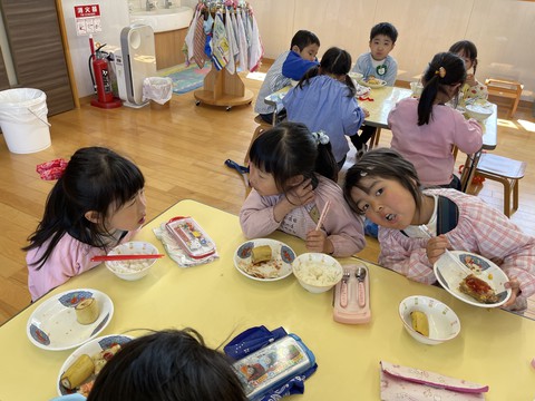 ふじぐみさんの給食の様子〜