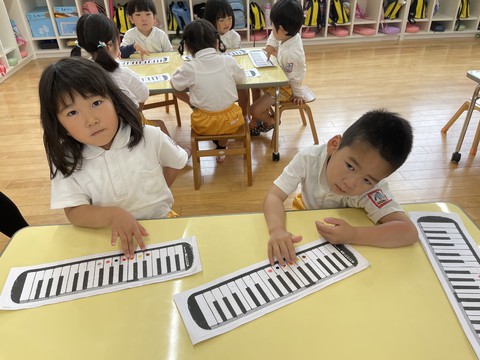 5/24 ゆりぐみ、メロディオン練習頑張ってます！