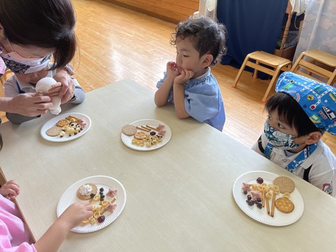 5/27　おいしそーです。もも組さんパート2